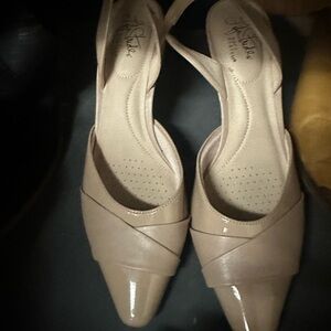 Life Stride Tan Slingback Sandals‎